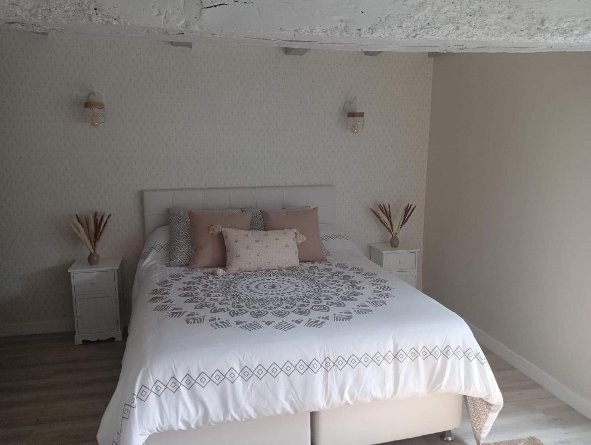 Chambre D'Hote Familiale De La Maison Bleue Lanvallay Экстерьер фото