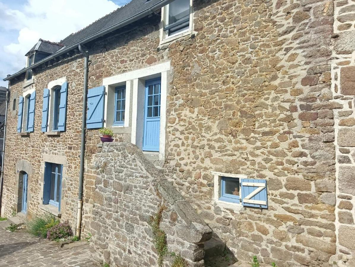 Chambre D'Hote Familiale De La Maison Bleue Lanvallay Экстерьер фото