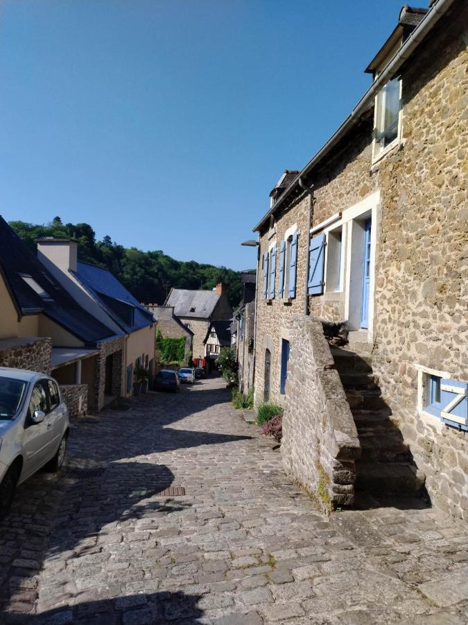 Chambre D'Hote Familiale De La Maison Bleue Lanvallay Экстерьер фото