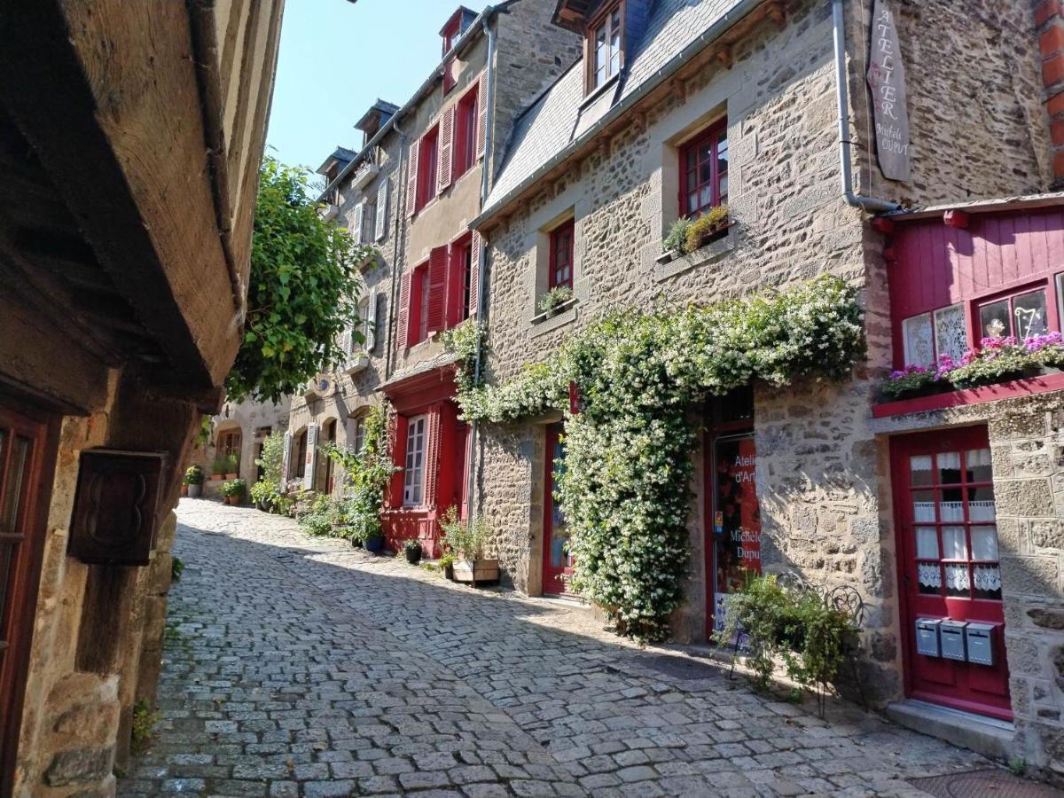 Chambre D'Hote Familiale De La Maison Bleue Lanvallay Экстерьер фото