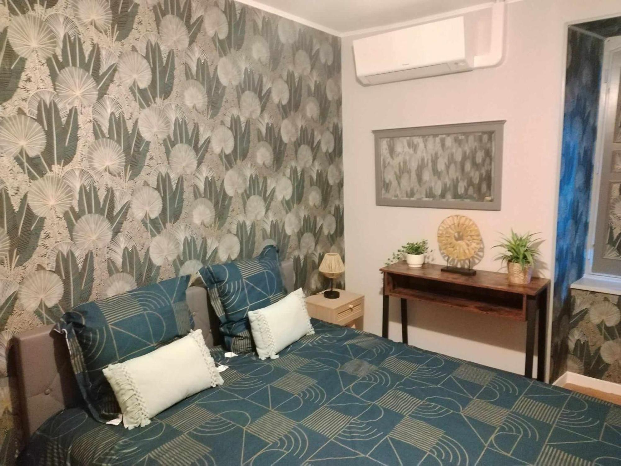 Chambre D'Hote Familiale De La Maison Bleue Lanvallay Экстерьер фото
